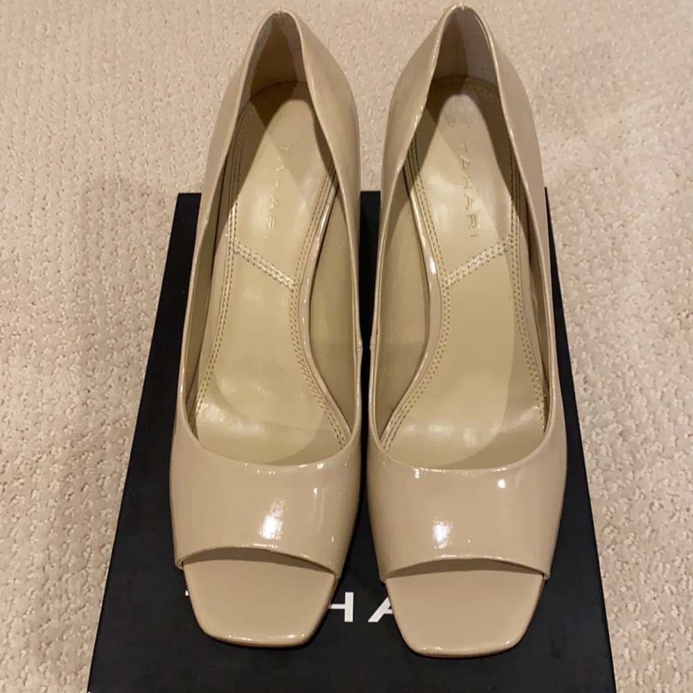 Women's Creme Riddle Patent Leather Peep-toe Pumps